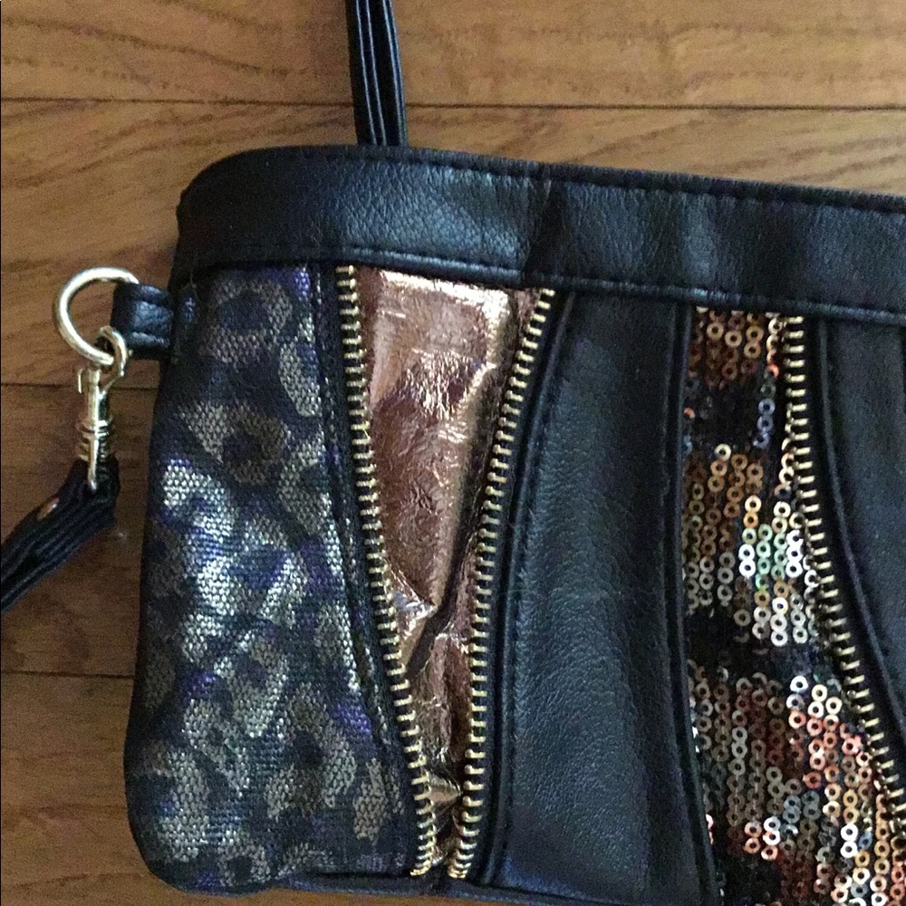 Multi pattern wristlet - Picture 2 of 3